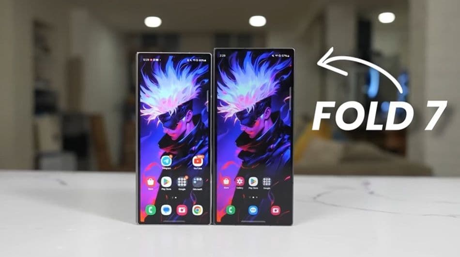 Outside Display of Galaxy Z Fold 7 and OPPO Find N5