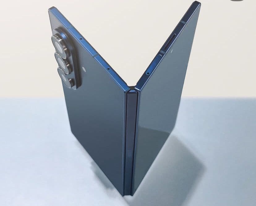 Z Fold 7 in blue color