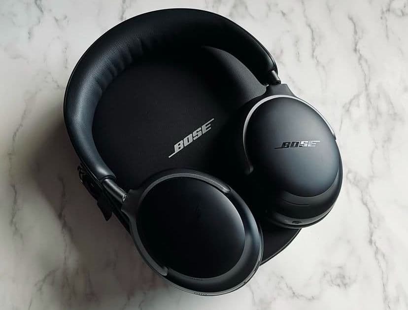Bose QuiteComfort headphone in black